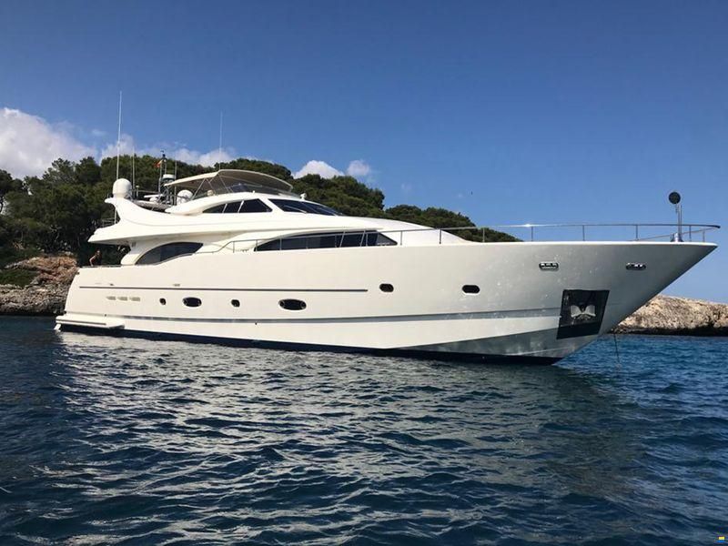 Ferretti Group Custom Line 94