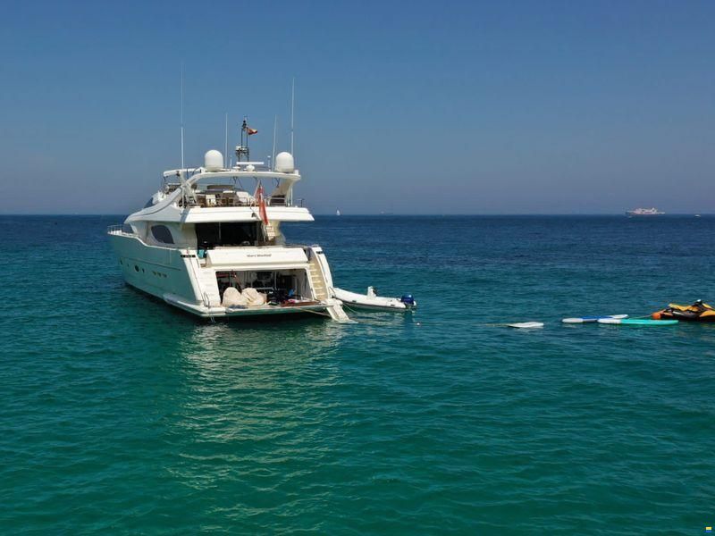 Ferretti Group Custom Line 94