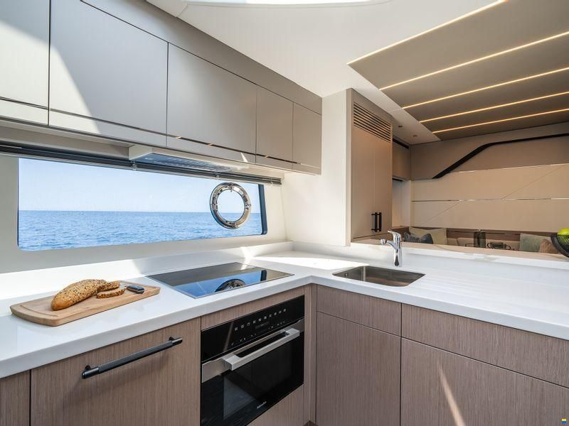 Sunseeker 75 Sport Yacht