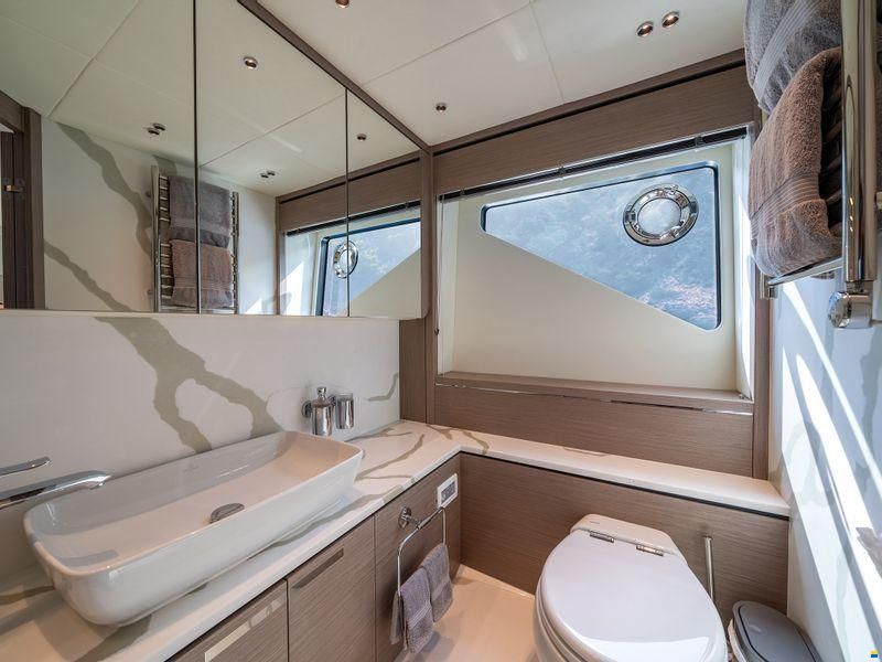 Sunseeker 75 Sport Yacht