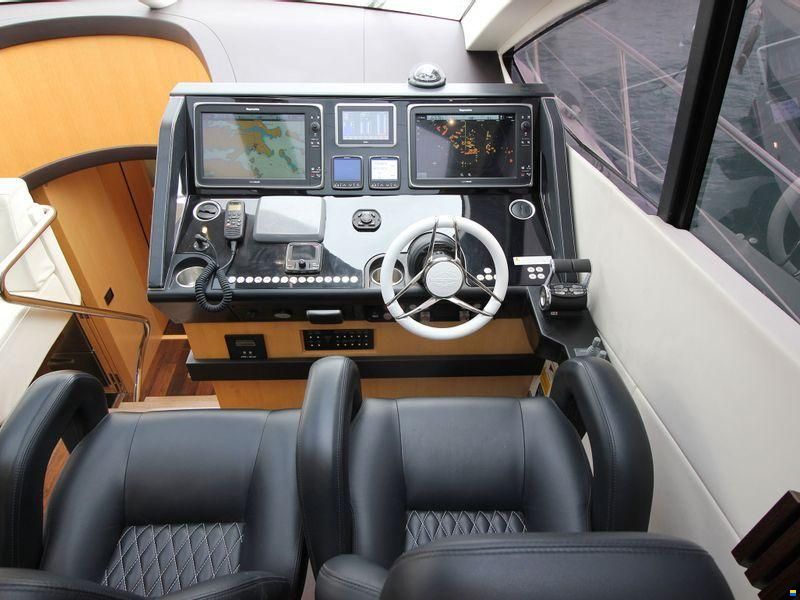 Sunseeker 68 Sport Yacht