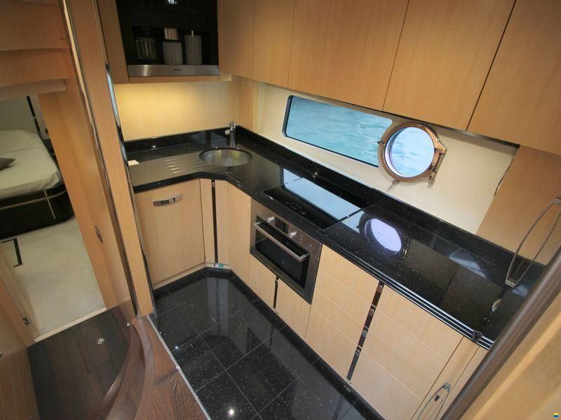 Sunseeker 68 Sport Yacht