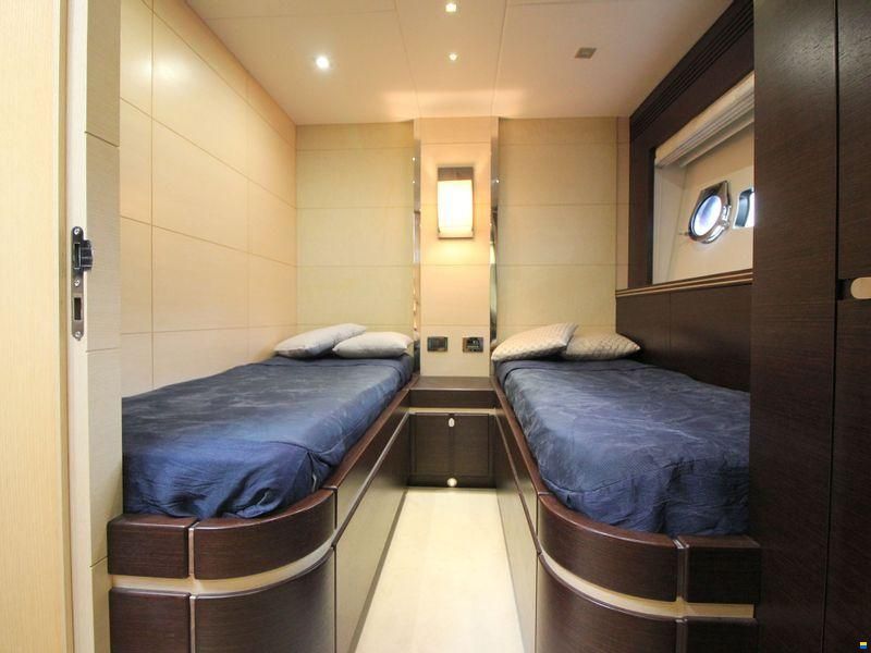 Sunseeker 68 Sport Yacht