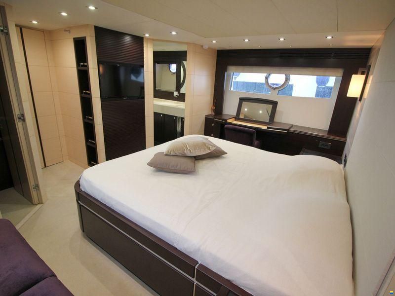 Sunseeker 68 Sport Yacht