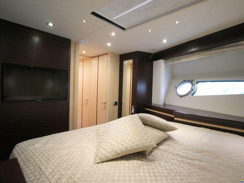 Sunseeker 68 Sport Yacht