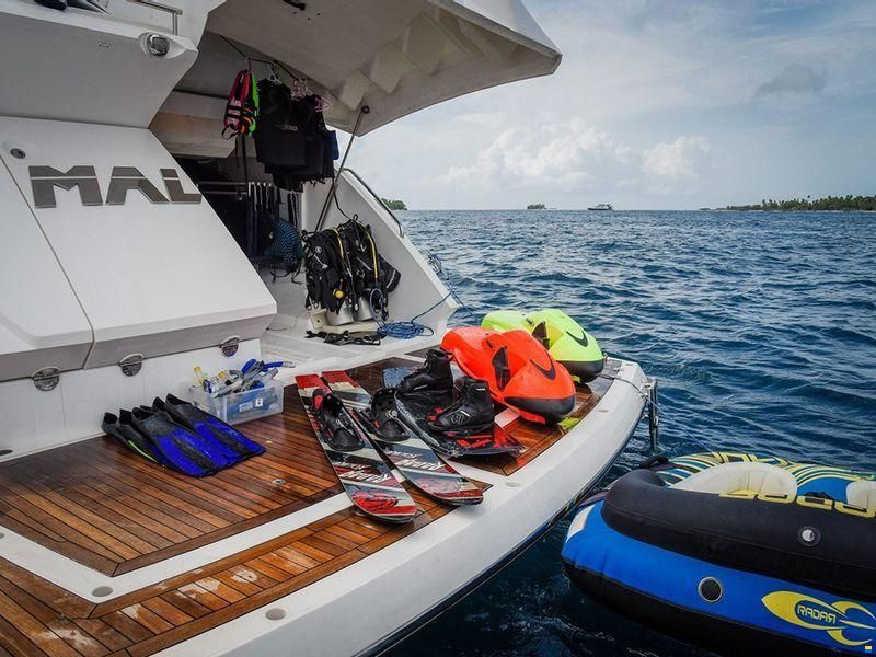 Sunseeker 68 Sport Yacht