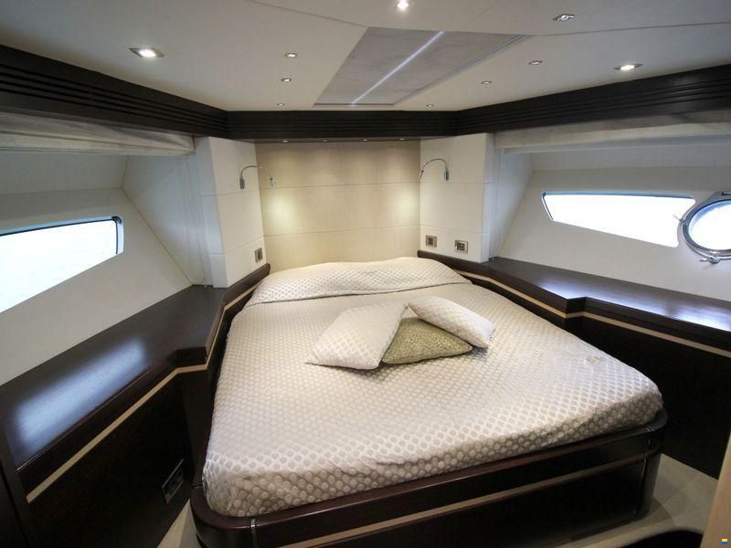 Sunseeker 68 Sport Yacht