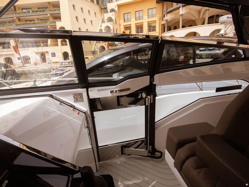 Sunseeker Superhawk 55