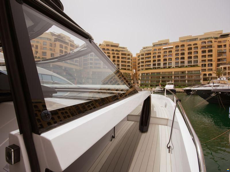 Sunseeker Superhawk 55