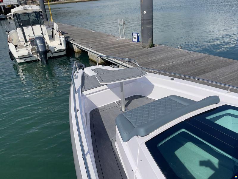 Axopar 37XC Cross Cabin