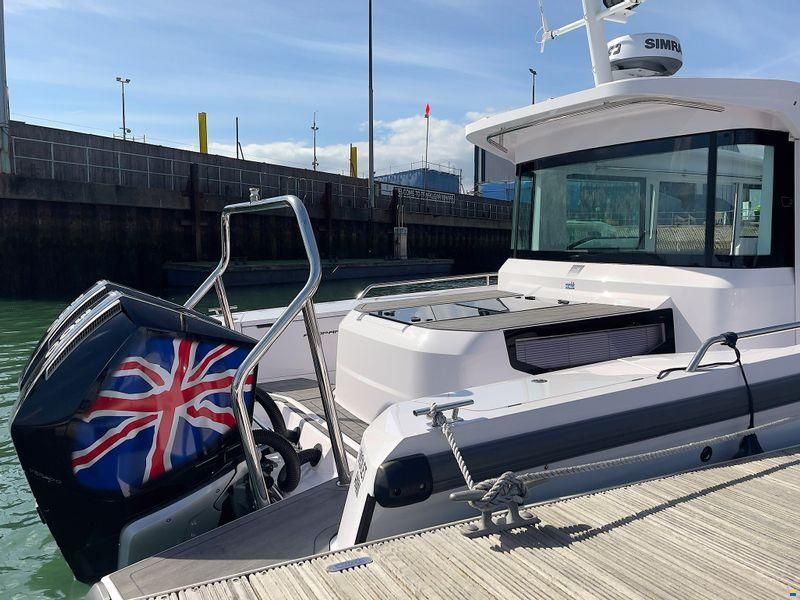 Axopar 37XC Cross Cabin