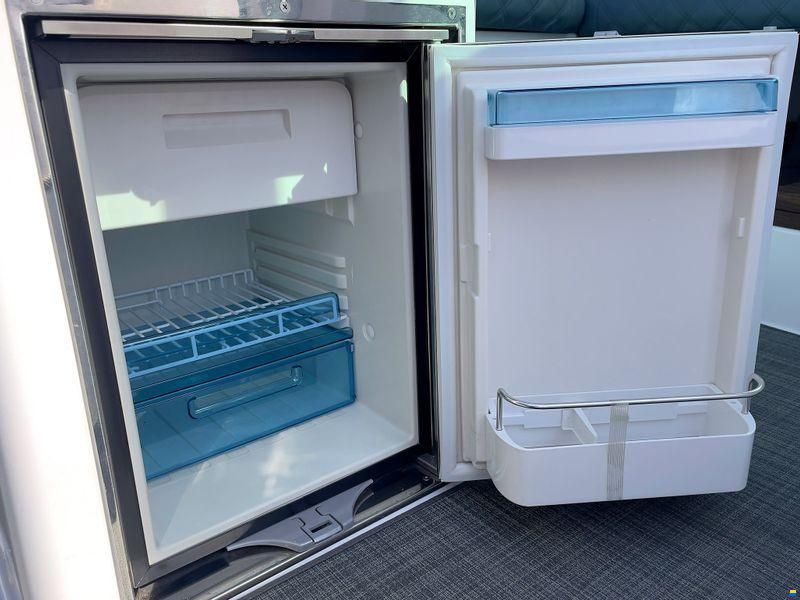 Axopar 37XC Cross Cabin