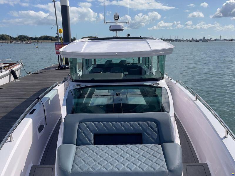 Axopar 37XC Cross Cabin