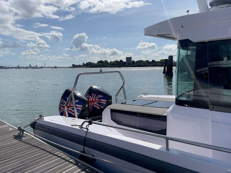 Axopar 37XC Cross Cabin