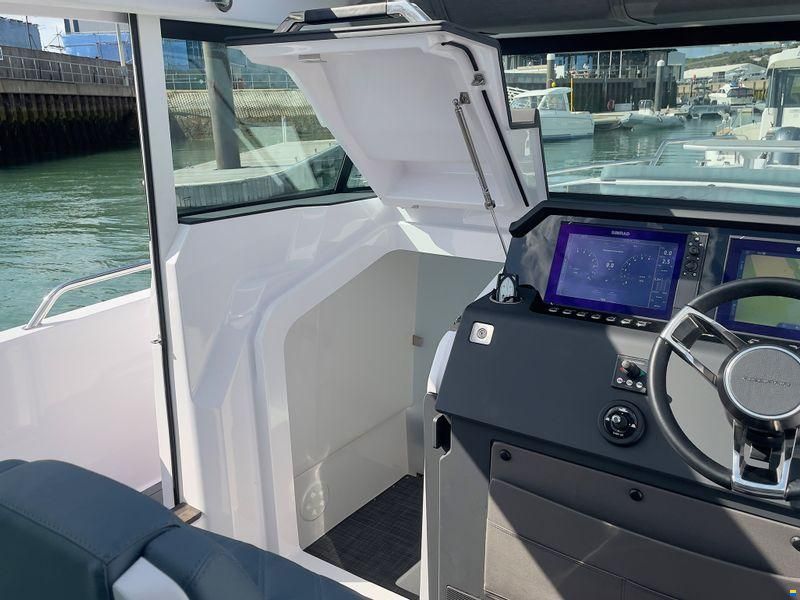 Axopar 37XC Cross Cabin