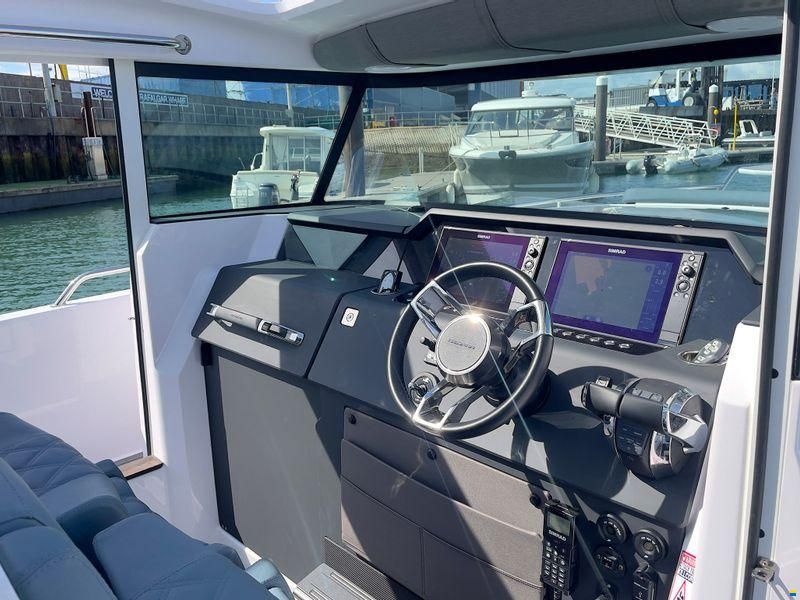 Axopar 37XC Cross Cabin