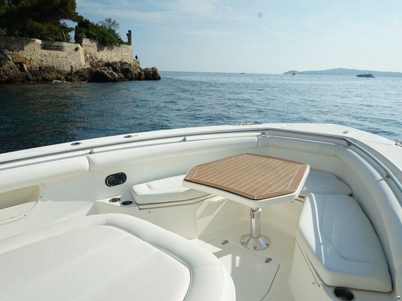 Boston Whaler 370 Outrage