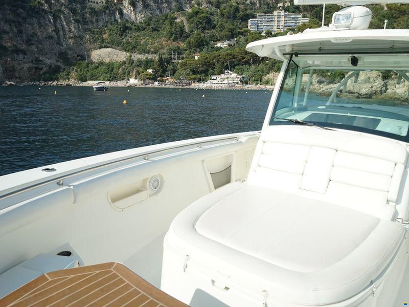 Boston Whaler 370 Outrage