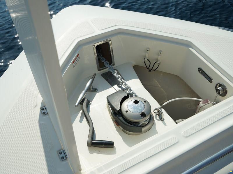 Boston Whaler 370 Outrage