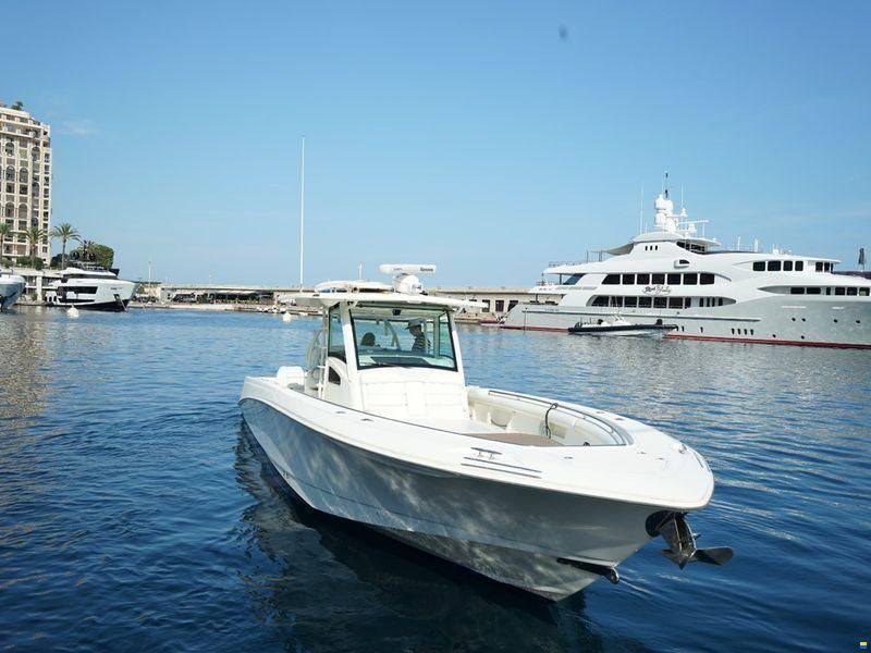 Boston Whaler 370 Outrage