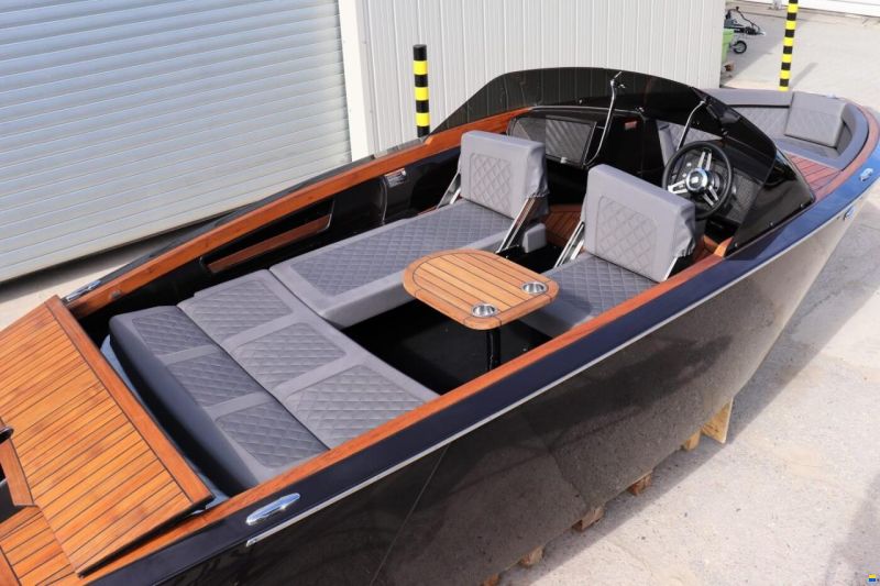 VTS Boats Flying Shark 5.7 Bowrider