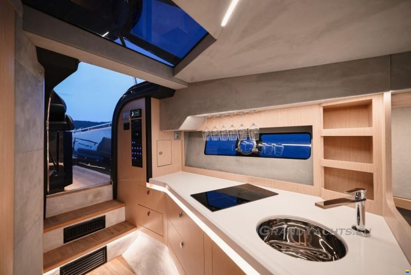 Focus Motor Yacht Forza 37