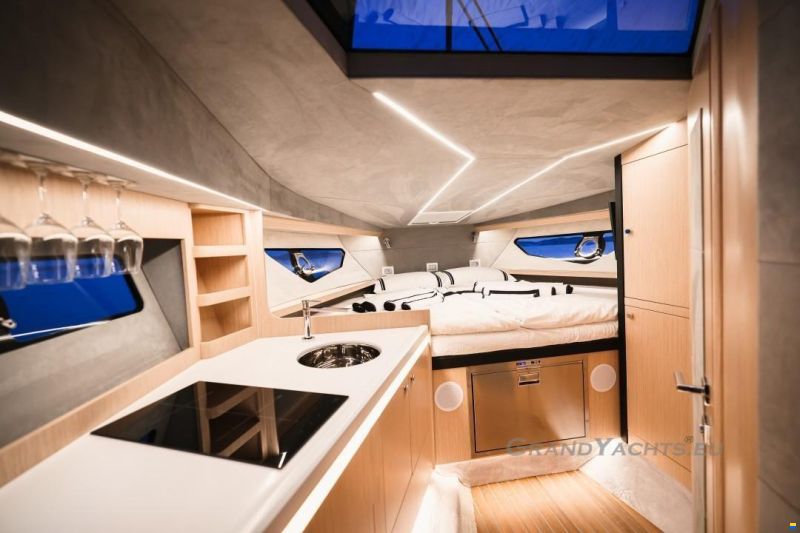Focus Motor Yacht Forza 37