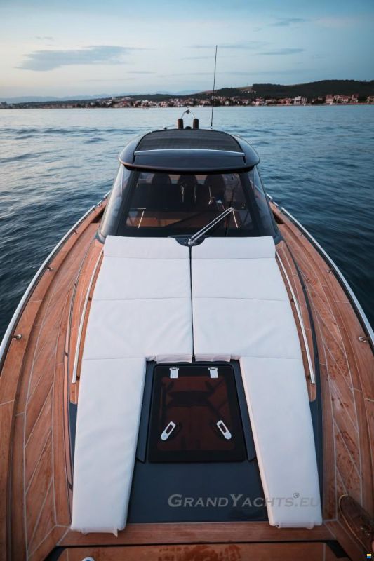 Focus Motor Yacht Forza 37