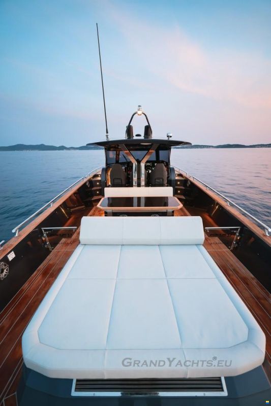 Focus Motor Yacht Forza 37
