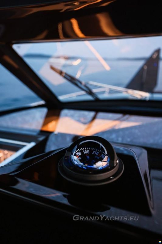 Focus Motor Yacht Forza 37