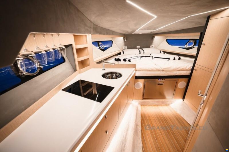 Focus Motor Yacht Forza 37