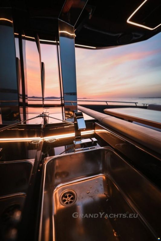 Focus Motor Yacht Forza 37