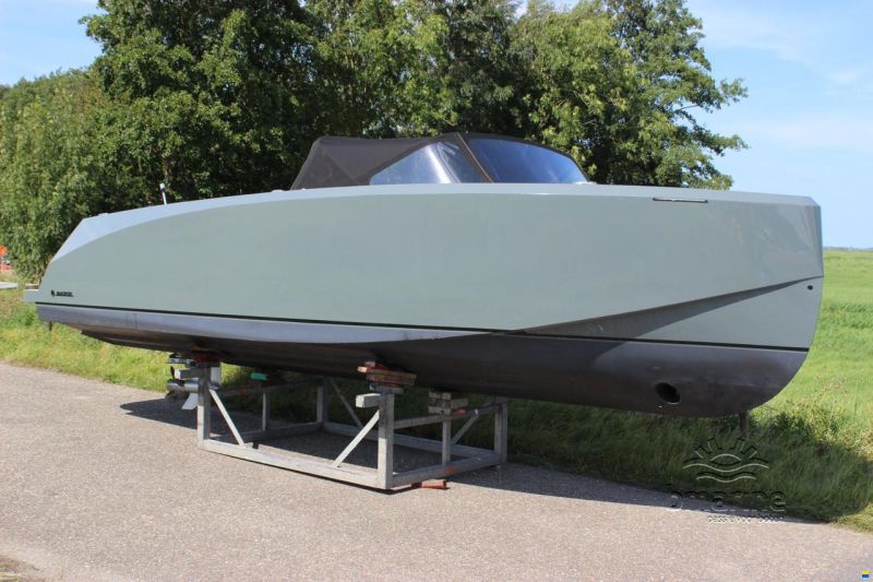 Blackfish Reallife 750 Cabin