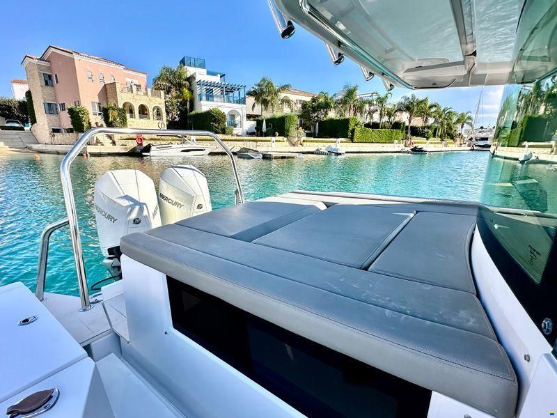 Axopar 37XC Cross Cabin