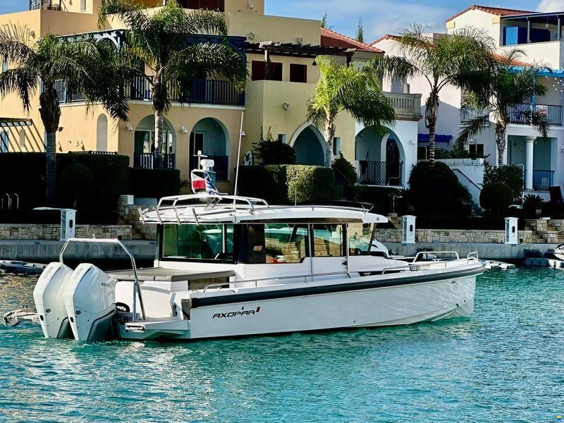 Axopar 37XC Cross Cabin