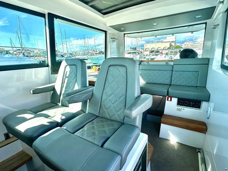 Axopar 37XC Cross Cabin