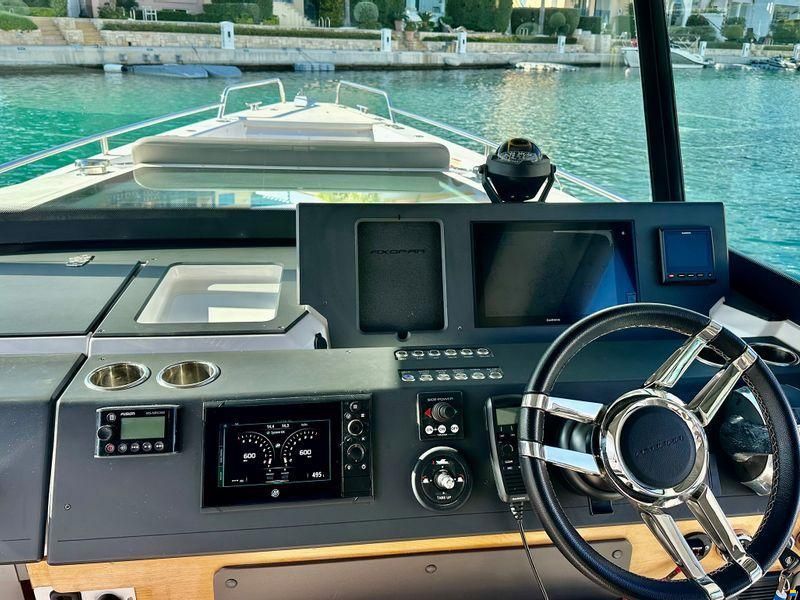 Axopar 37XC Cross Cabin