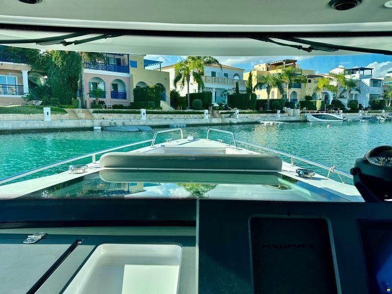 Axopar 37XC Cross Cabin