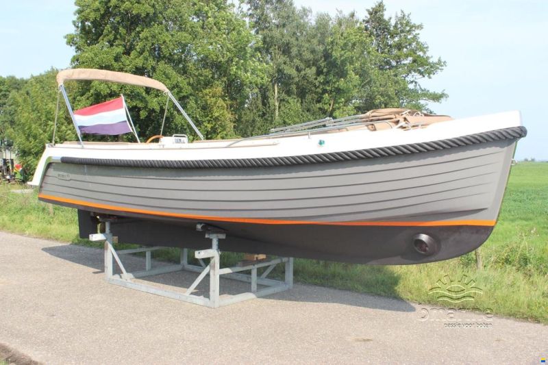 Interboat DE Intender 820