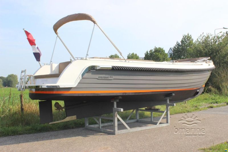 Interboat DE Intender 820