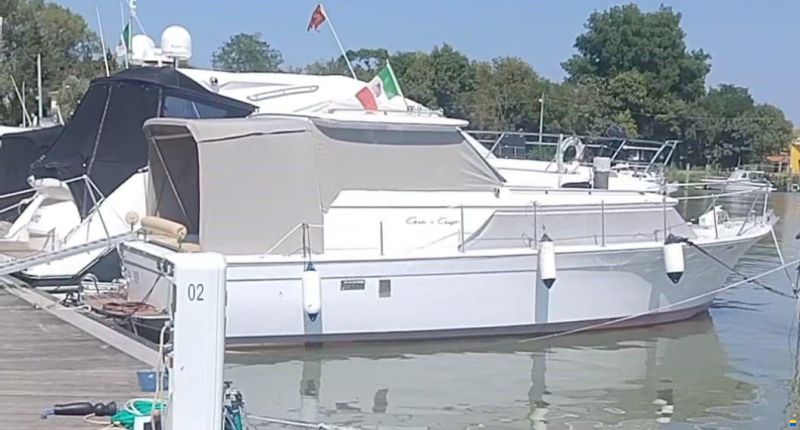 Chris Craft 31 COMMANDER