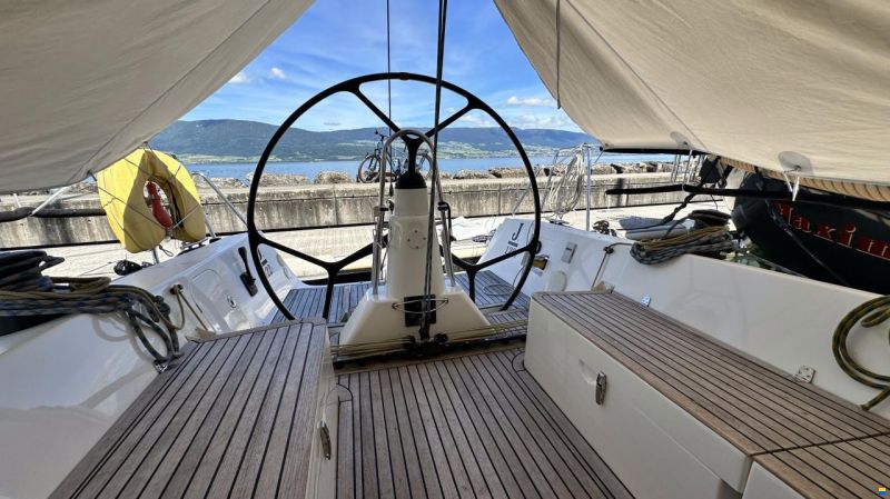 J Boats J 122