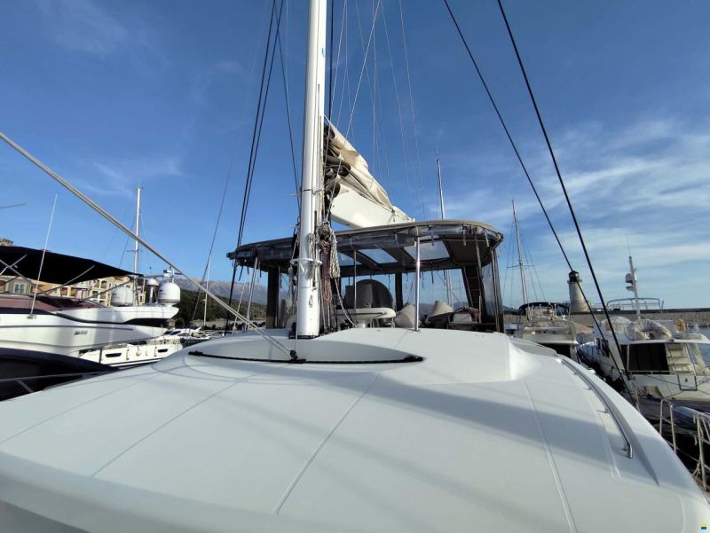 Lagoon 52