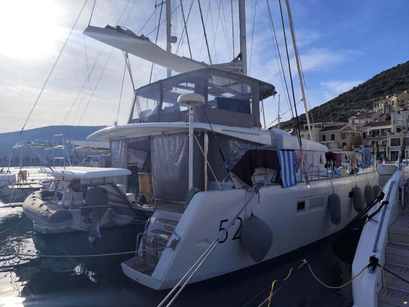 Lagoon 52