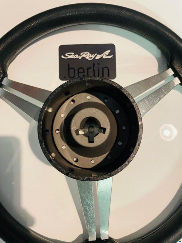 Sea Ray ISOTTA Sea Ray Berlin Lenkrad