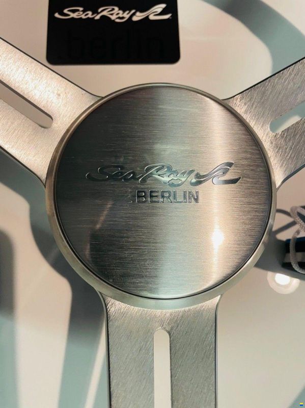 Sea Ray ISOTTA Sea Ray Berlin Lenkrad