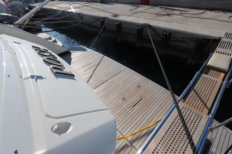 Ferretti Yachts 670