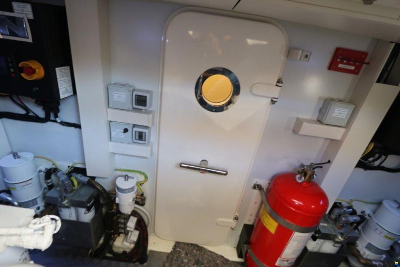 Ferretti Yachts 670