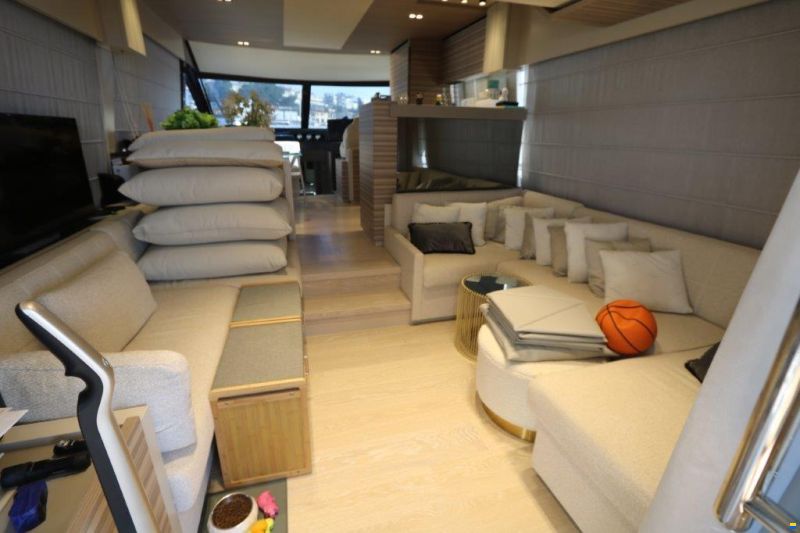 Ferretti Yachts 670