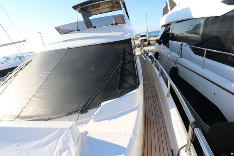 Ferretti Yachts 670